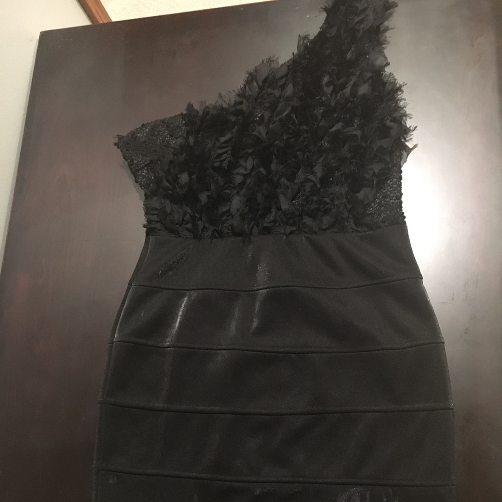 Arden B Black one shoulder fitted dress size med.